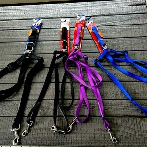 This leash is amazing. You can walk two dogs on one leash. Brand new!!